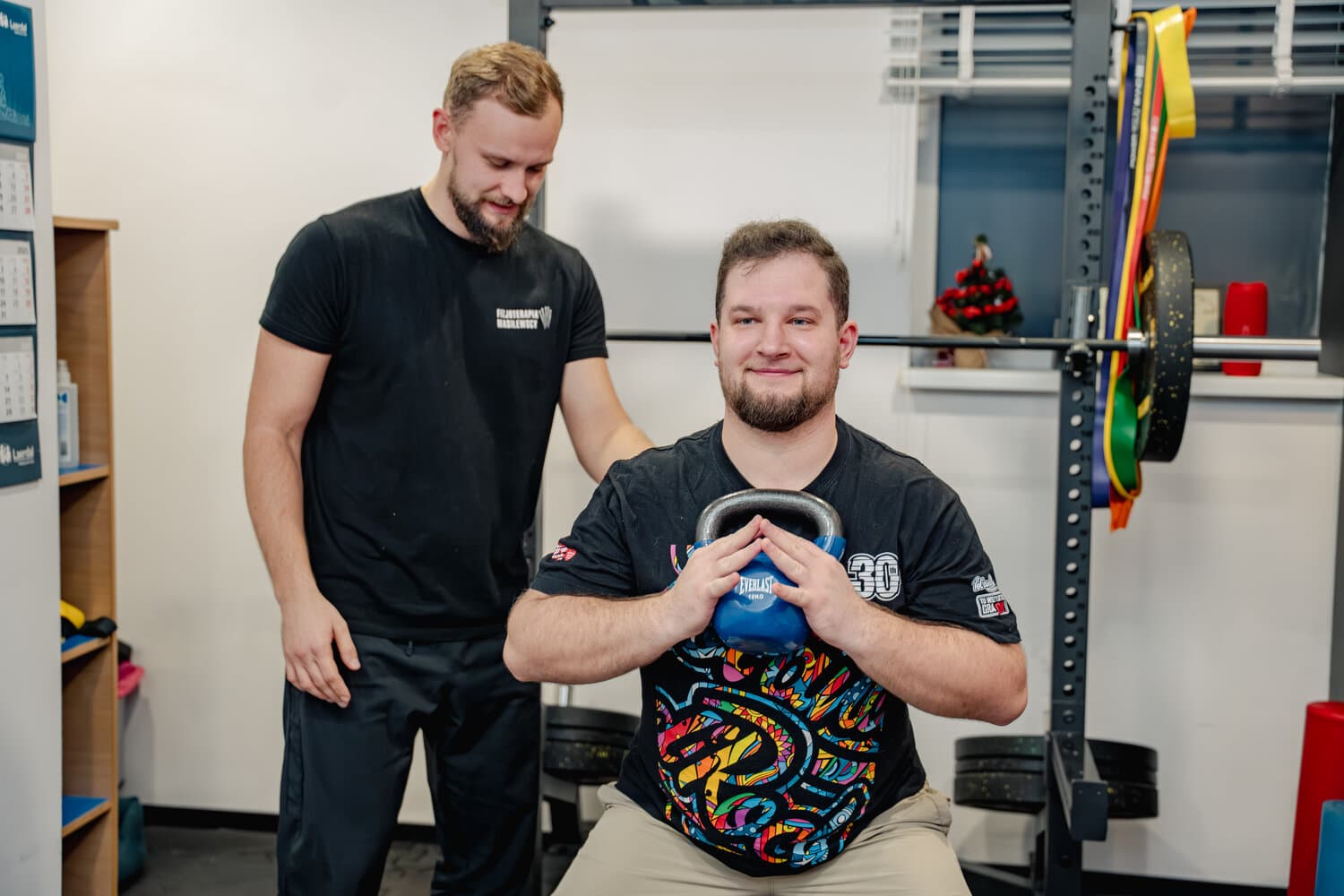 Fizjoterapeuta prowadzący trening medyczny